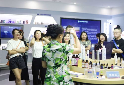 溯源透明工厂，品观新青年校友会走进福瑞达碧桂园校友会